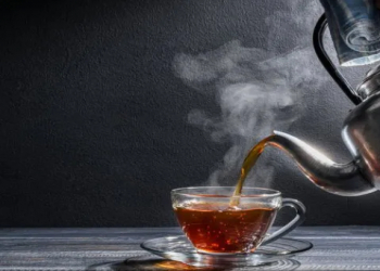 Çox isti çay içmək təhlükəli sayılır – Həkimlər səbəbi açıqladı