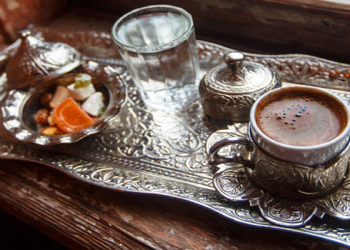 Qəhvənin yanında su verilməsinin əsl səbəbi nədir?